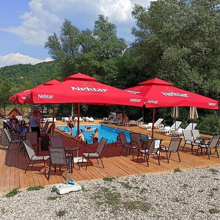 מלון טיינטישטה Camp Sutjeska מראה חיצוני תמונה