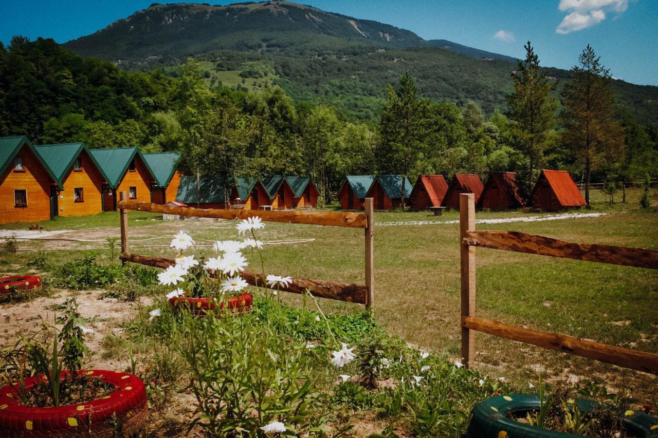 מלון טיינטישטה Camp Sutjeska מראה חיצוני תמונה