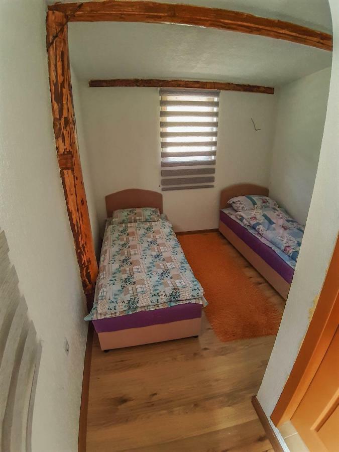 מלון טיינטישטה Camp Sutjeska מראה חיצוני תמונה