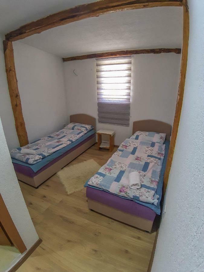 מלון טיינטישטה Camp Sutjeska מראה חיצוני תמונה